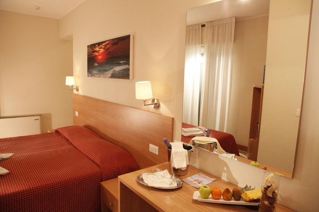 Hotel Majorca Sul Mare In Centro A Riccione Pokój zdjęcie