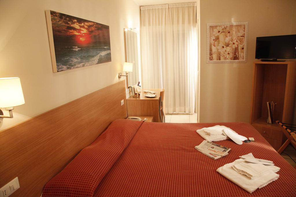Hotel Majorca Sul Mare In Centro A Riccione Pokój zdjęcie