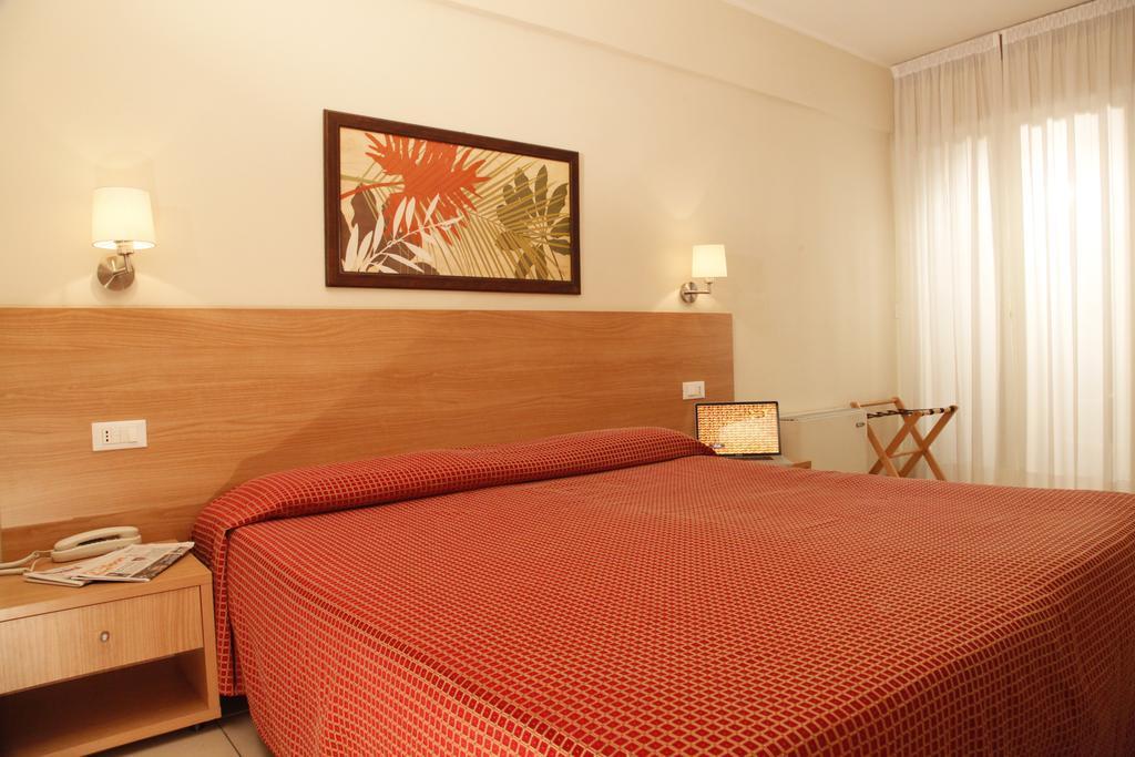 Hotel Majorca Sul Mare In Centro A Riccione Pokój zdjęcie