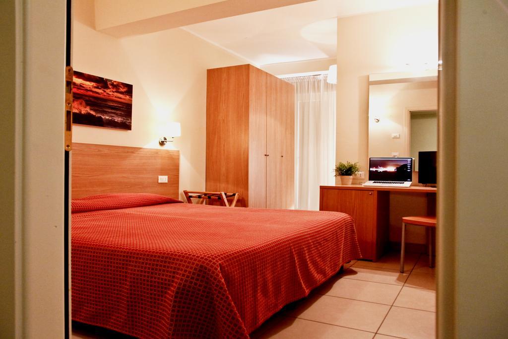 Hotel Majorca Sul Mare In Centro A Riccione Pokój zdjęcie