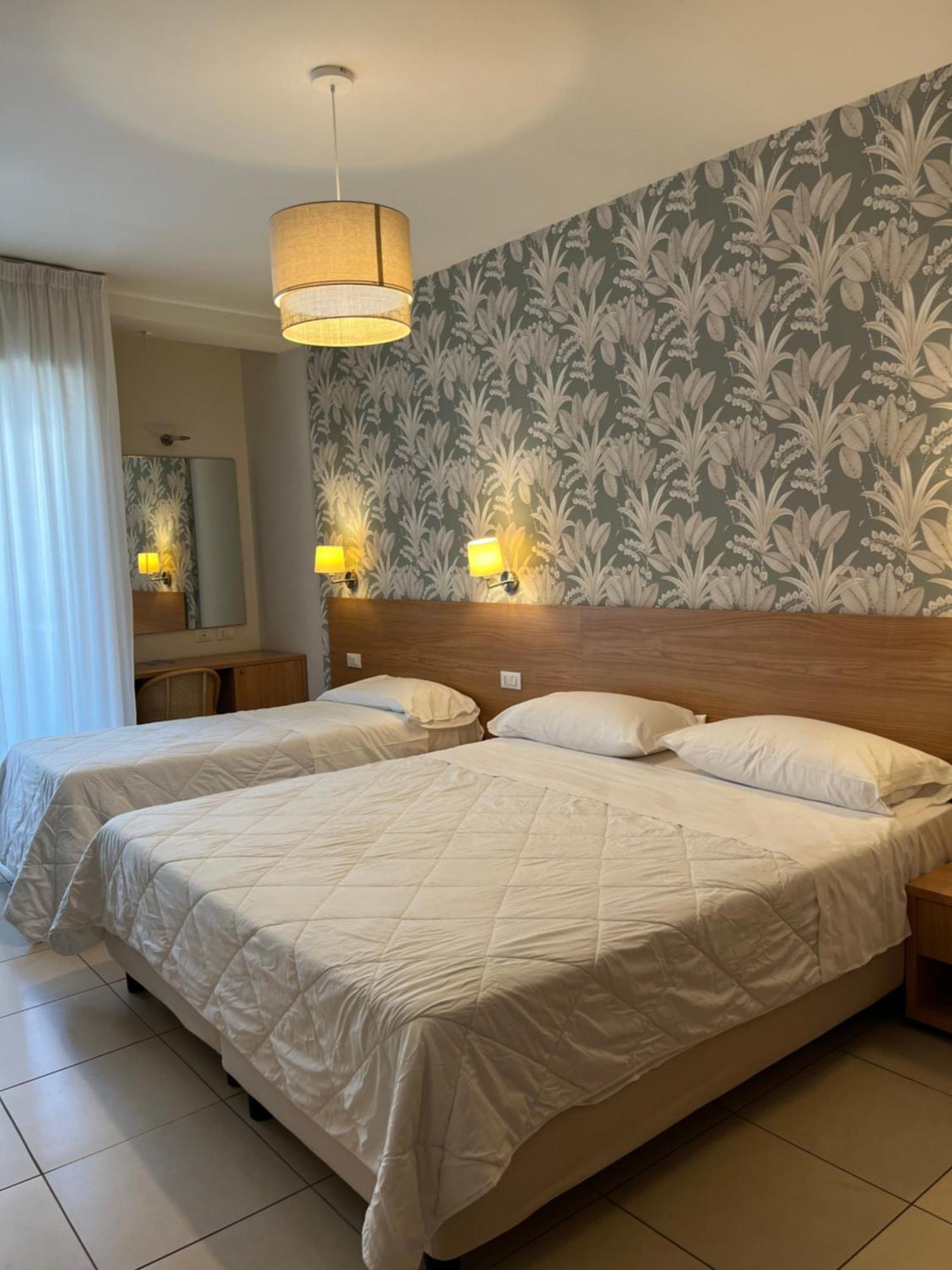 Hotel Majorca Sul Mare In Centro A Riccione Zewnętrze zdjęcie