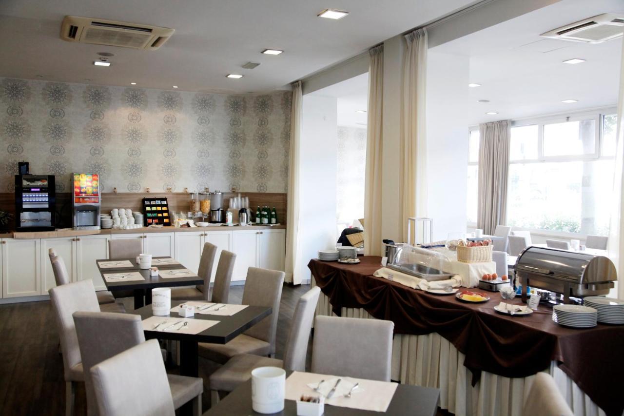 Hotel Majorca Sul Mare In Centro A Riccione Zewnętrze zdjęcie