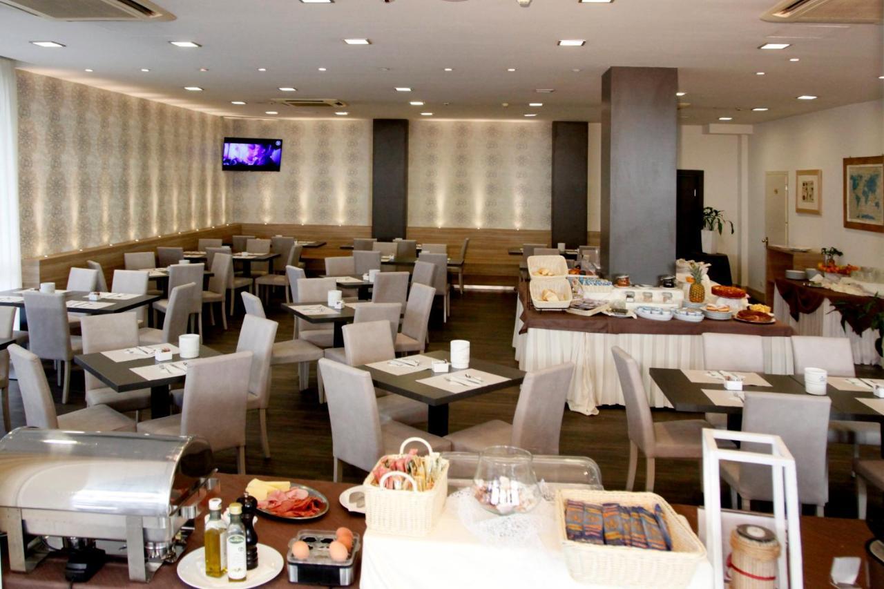 Hotel Majorca Sul Mare In Centro A Riccione Zewnętrze zdjęcie
